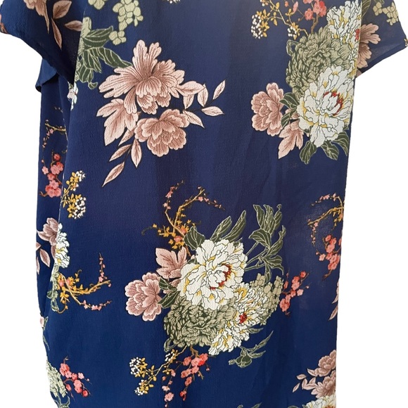 Tempted Blue Floral Print Short Ruffled Sleeve Strappy V-Neck Top Size 1X - Picture 5 of 9